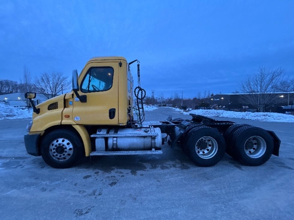 Day Cab Tractor-Heavy Duty Tractors-Freightliner-2019-Cascadia 11364ST-Fitchburg-MA-454,216\n\t\tmiles-$ 33,250 - Image 4