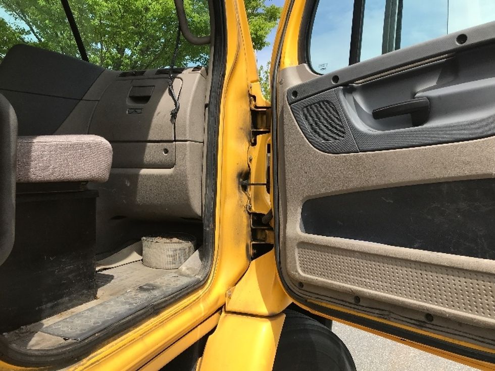 Day Cab Tractor-Heavy Duty Tractors-Freightliner-2019-Cascadia 11364ST-Fitchburg-MA-470,180\n\t\tmiles-$ 28,500 - Image 12