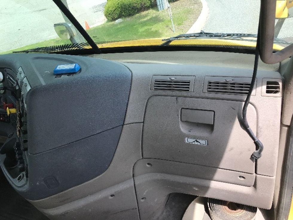 Day Cab Tractor-Heavy Duty Tractors-Freightliner-2019-Cascadia 11364ST-Fitchburg-MA-470,180\n\t\tmiles-$ 28,500 - Image 13