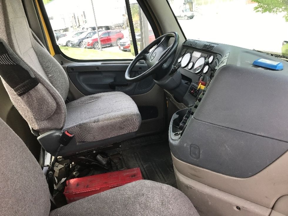 Day Cab Tractor-Heavy Duty Tractors-Freightliner-2019-Cascadia 11364ST-Fitchburg-MA-470,180\n\t\tmiles-$ 28,500 - Image 14