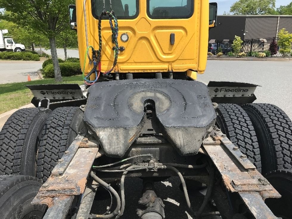 Day Cab Tractor-Heavy Duty Tractors-Freightliner-2019-Cascadia 11364ST-Fitchburg-MA-470,180\n\t\tmiles-$ 28,500 - Image 6