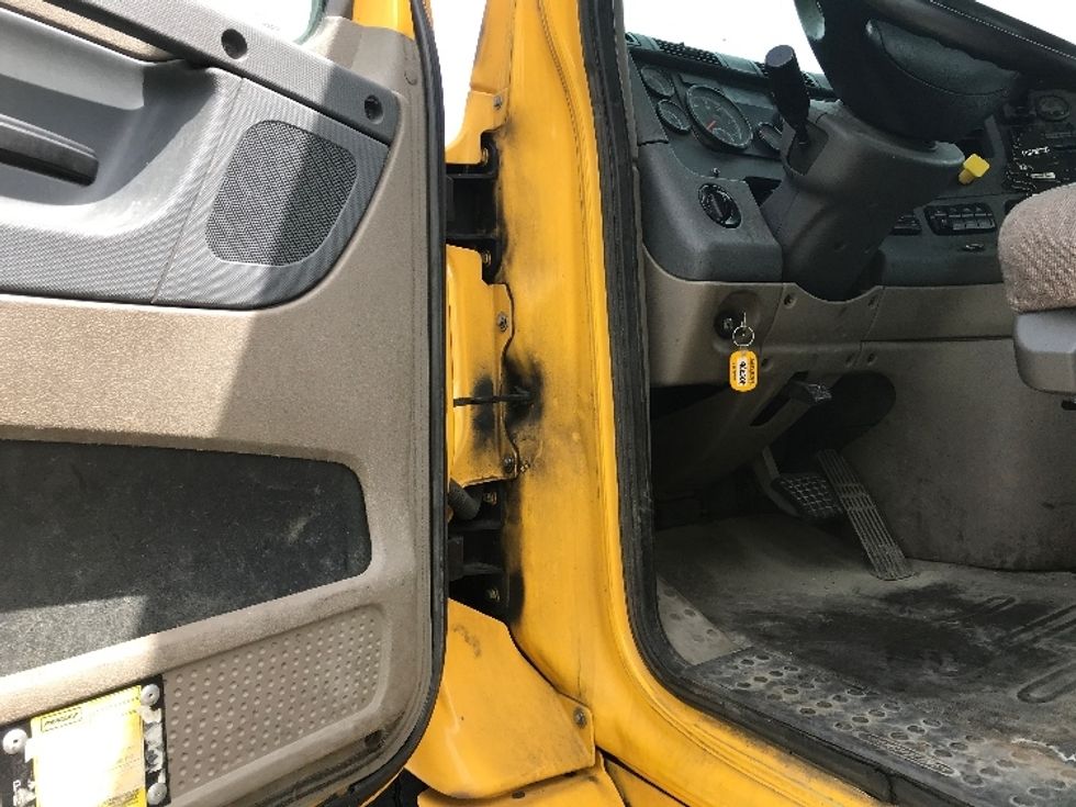 Day Cab Tractor-Heavy Duty Tractors-Freightliner-2019-Cascadia 11364ST-Fitchburg-MA-470,180\n\t\tmiles-$ 28,500 - Image 9