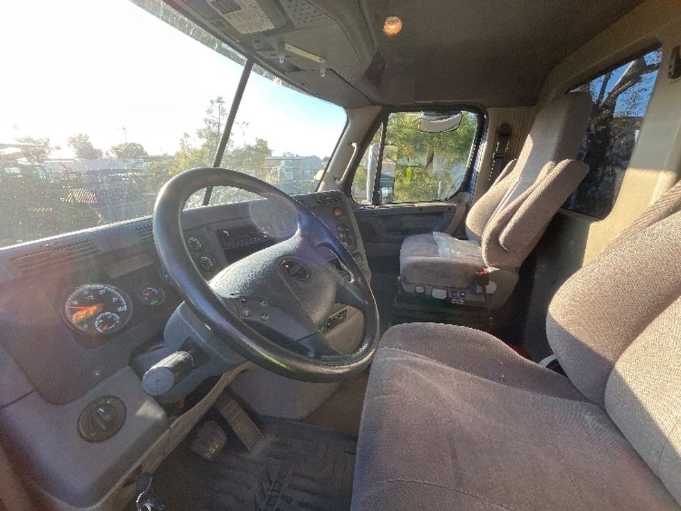 Day Cab Tractor-Heavy Duty Tractors-Freightliner-2019-Cascadia 11364ST-Fontana-CA-162,312\n\t\tmiles-$ 45,750 - Image 10