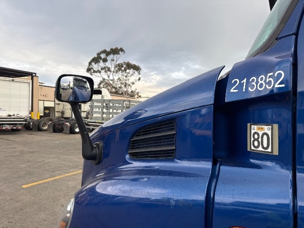 Day Cab Tractor-Heavy Duty Tractors-Freightliner-2019-Cascadia 11364ST-Fontana-CA-162,312\n\t\tmiles-$ 45,750 - Image 17