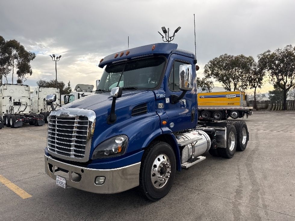 Day Cab Tractor-Heavy Duty Tractors-Freightliner-2019-Cascadia 11364ST-Fontana-CA-162,312\n\t\tmiles-$ 45,750 - Image 3