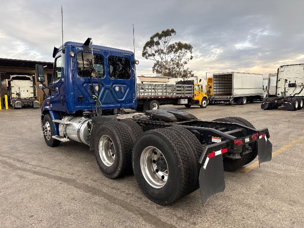 Day Cab Tractor-Heavy Duty Tractors-Freightliner-2019-Cascadia 11364ST-Fontana-CA-162,312\n\t\tmiles-$ 45,750 - Image 5