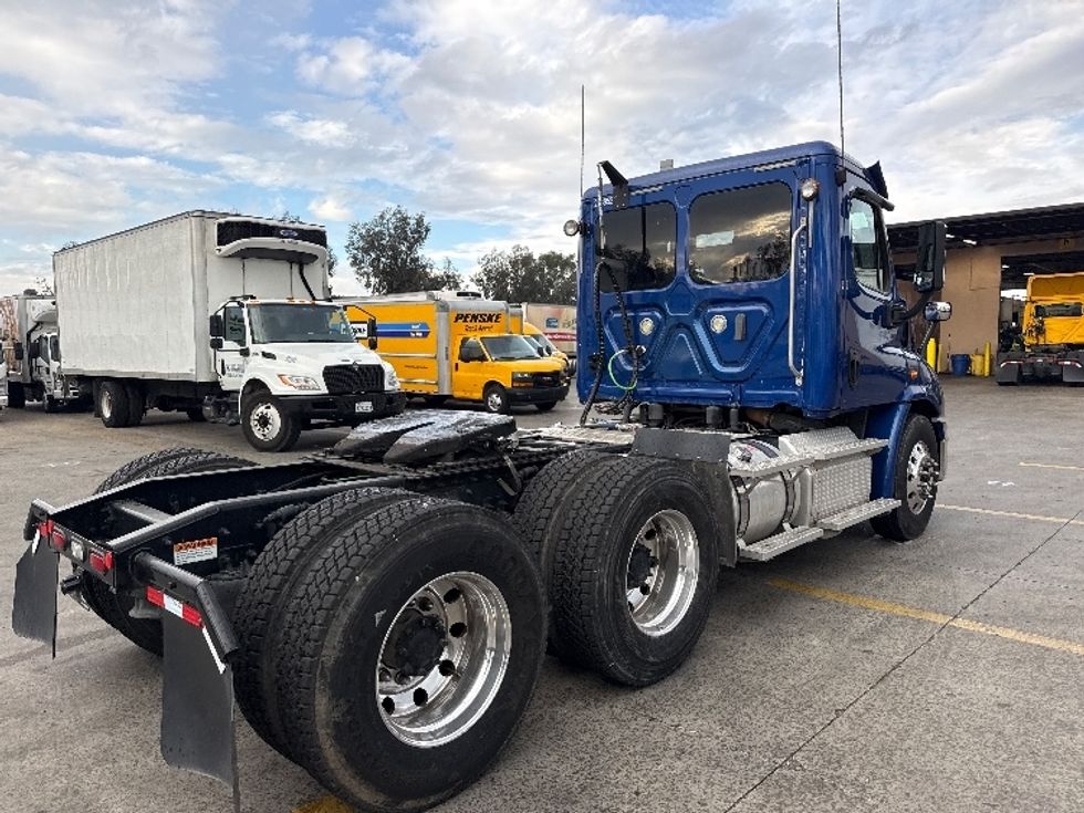 Day Cab Tractor-Heavy Duty Tractors-Freightliner-2019-Cascadia 11364ST-Fontana-CA-162,312\n\t\tmiles-$ 45,750 - Image 7