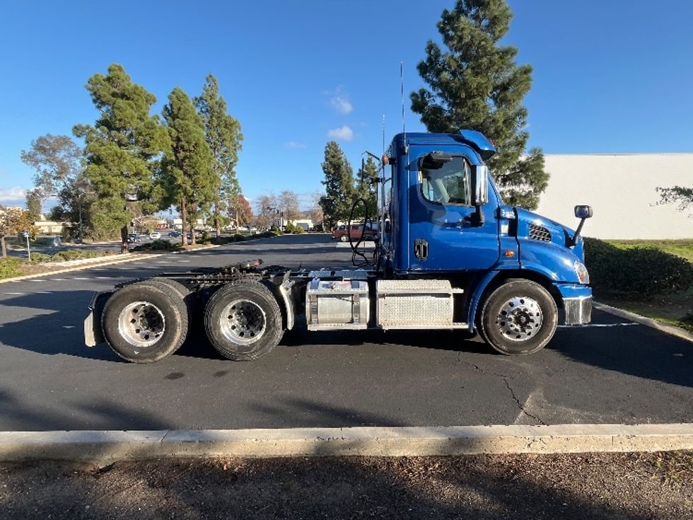 Day Cab Tractor-Heavy Duty Tractors-Freightliner-2019-Cascadia 11364ST-Fontana-CA-162,312\n\t\tmiles-$ 45,750 - Image 8