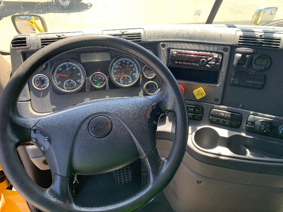 Day Cab Tractor-Heavy Duty Tractors-Freightliner-2019-Cascadia 11364ST-Fontana-CA-323,974\n\t\tmiles-$ 41,500 - Image 11