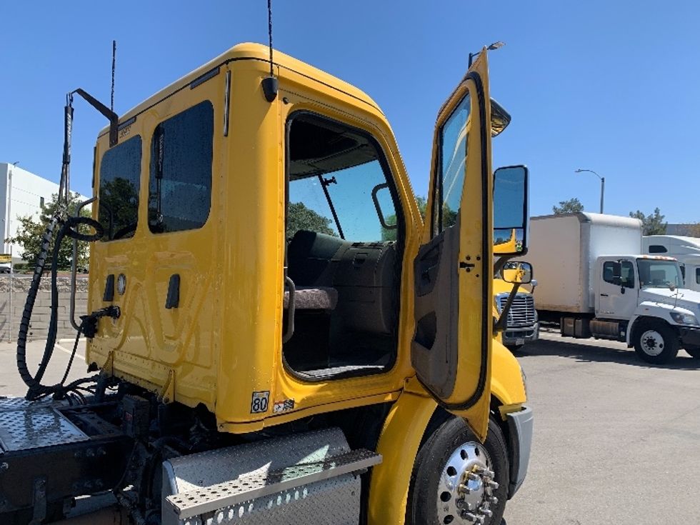 Day Cab Tractor-Heavy Duty Tractors-Freightliner-2019-Cascadia 11364ST-Fontana-CA-323,974\n\t\tmiles-$ 41,500 - Image 12