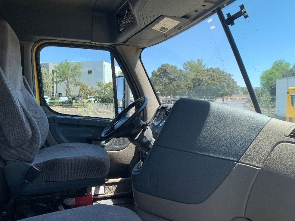 Day Cab Tractor-Heavy Duty Tractors-Freightliner-2019-Cascadia 11364ST-Fontana-CA-323,974\n\t\tmiles-$ 41,500 - Image 14