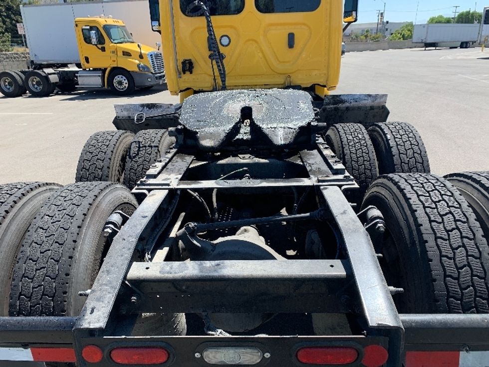 Day Cab Tractor-Heavy Duty Tractors-Freightliner-2019-Cascadia 11364ST-Fontana-CA-323,974\n\t\tmiles-$ 41,500 - Image 6