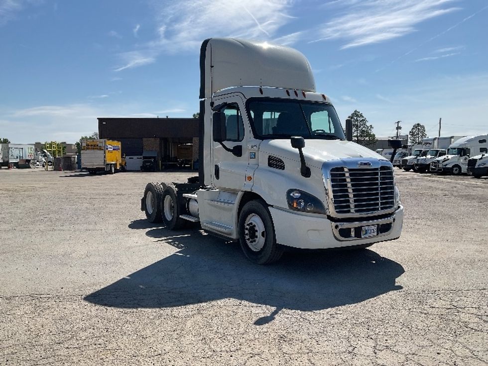Day Cab Tractor-Heavy Duty Tractors-Freightliner-2019-Cascadia 11364ST-Fort Smith-AR-160,906\n\t\tmiles-$ 45,750 - Image 1