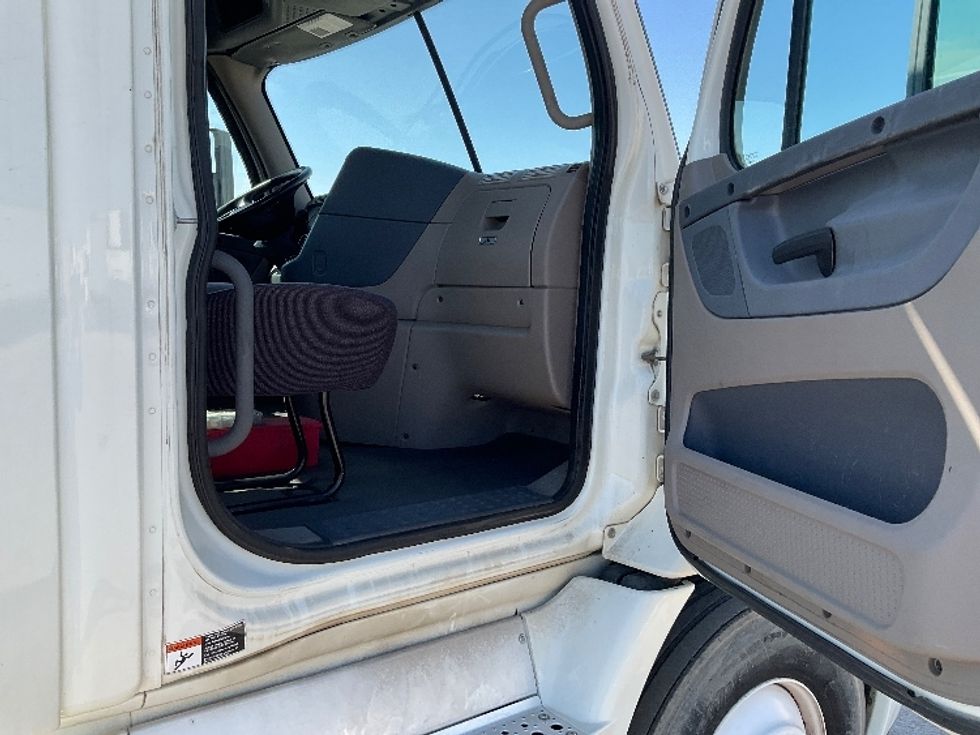 Day Cab Tractor-Heavy Duty Tractors-Freightliner-2019-Cascadia 11364ST-Fort Smith-AR-160,906\n\t\tmiles-$ 45,750 - Image 12