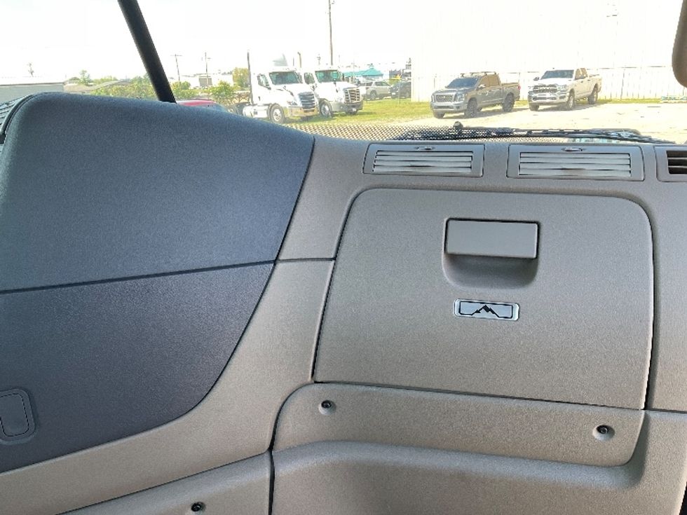 Day Cab Tractor-Heavy Duty Tractors-Freightliner-2019-Cascadia 11364ST-Fort Smith-AR-160,906\n\t\tmiles-$ 45,750 - Image 13
