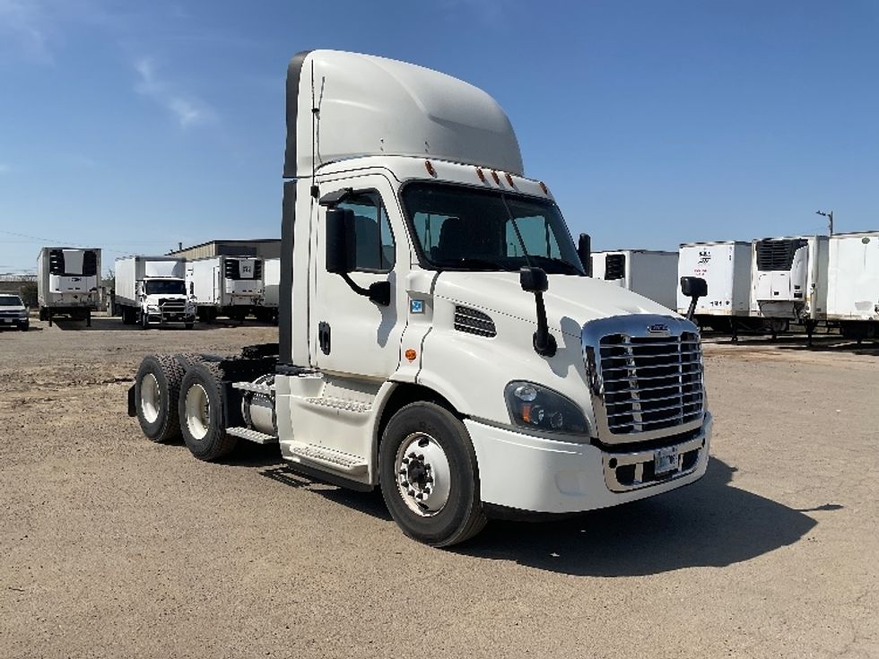 Day Cab Tractor-Heavy Duty Tractors-Freightliner-2019-Cascadia 11364ST-Fort Smith-AR-256,745\n\t\tmiles-$ 43,000 - Image 1