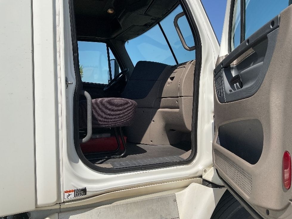 Day Cab Tractor-Heavy Duty Tractors-Freightliner-2019-Cascadia 11364ST-Fort Smith-AR-256,745\n\t\tmiles-$ 43,000 - Image 11