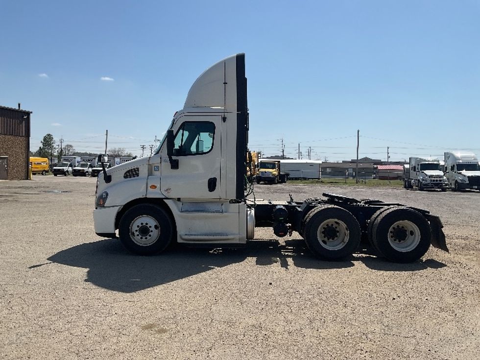 Day Cab Tractor-Heavy Duty Tractors-Freightliner-2019-Cascadia 11364ST-Fort Smith-AR-256,745\n\t\tmiles-$ 43,000 - Image 4