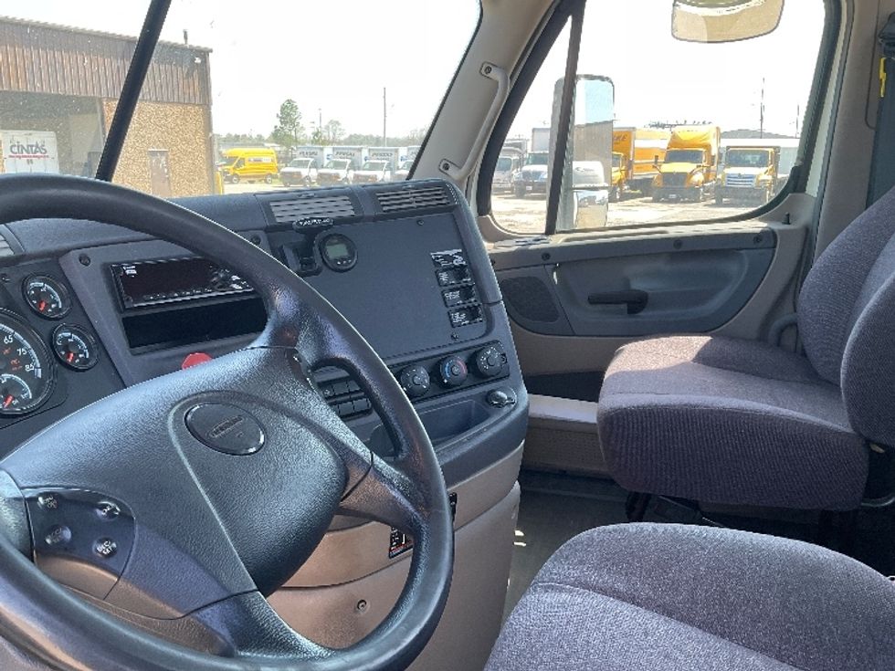 Day Cab Tractor-Heavy Duty Tractors-Freightliner-2019-Cascadia 11364ST-Fort Smith-AR-256,745\n\t\tmiles-$ 43,000 - Image 9