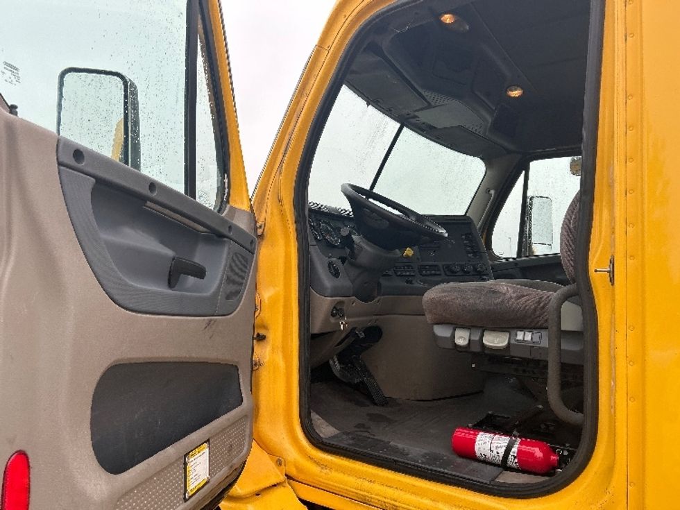 Day Cab Tractor-Heavy Duty Tractors-Freightliner-2019-Cascadia 11364ST-Fort Worth-TX-464,935\n\t\tmiles-$ 34,500 - Image 9