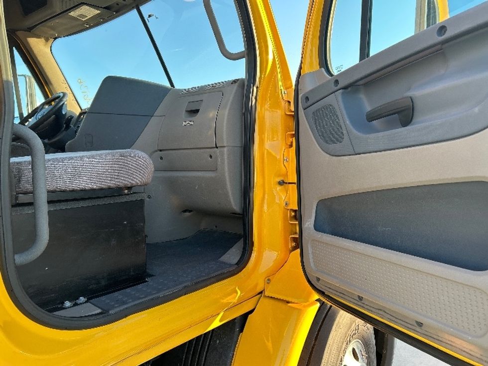 Day Cab Tractor-Heavy Duty Tractors-Freightliner-2019-Cascadia 11364ST-Fort Worth-TX-469,586\n\t\tmiles-$ 34,250 - Image 12