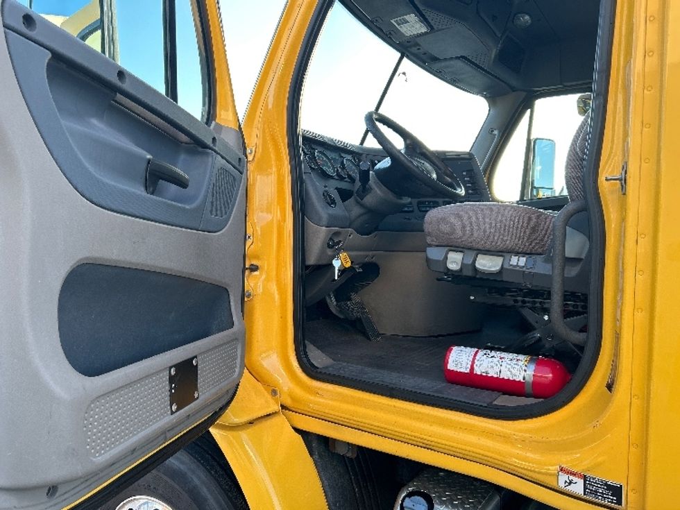 Day Cab Tractor-Heavy Duty Tractors-Freightliner-2019-Cascadia 11364ST-Fort Worth-TX-469,586\n\t\tmiles-$ 34,250 - Image 9
