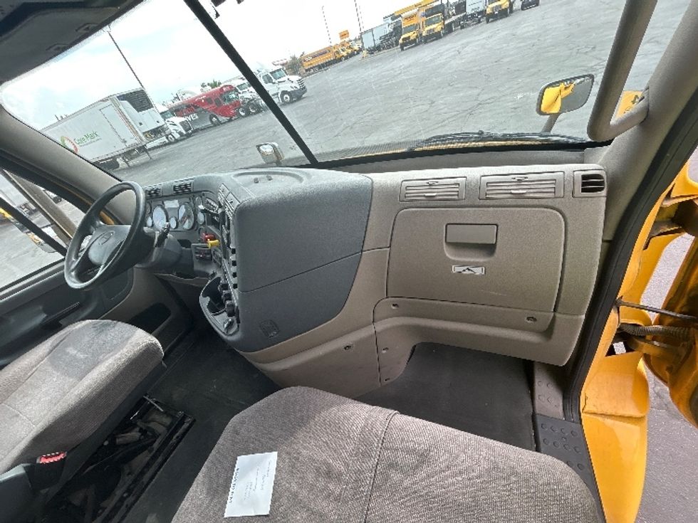 Day Cab Tractor-Heavy Duty Tractors-Freightliner-2019-Cascadia 11364ST-Fresno-CA-241,965\n\t\tmiles-$ 46,750 - Image 13