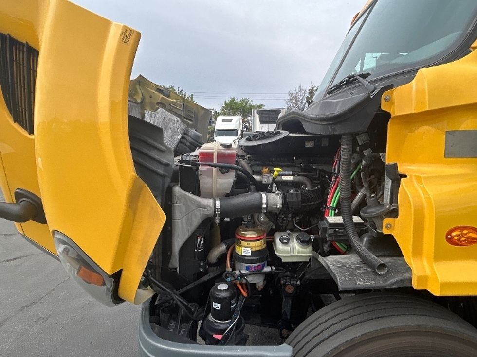 Day Cab Tractor-Heavy Duty Tractors-Freightliner-2019-Cascadia 11364ST-Fresno-CA-241,965\n\t\tmiles-$ 46,750 - Image 16