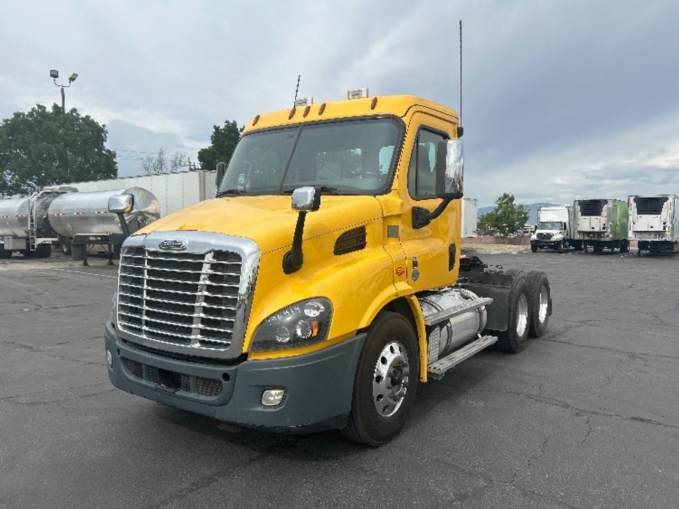 Day Cab Tractor-Heavy Duty Tractors-Freightliner-2019-Cascadia 11364ST-Fresno-CA-241,965\n\t\tmiles-$ 46,750 - Image 3