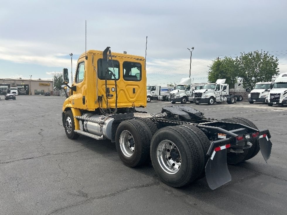 Day Cab Tractor-Heavy Duty Tractors-Freightliner-2019-Cascadia 11364ST-Fresno-CA-241,965\n\t\tmiles-$ 46,750 - Image 5