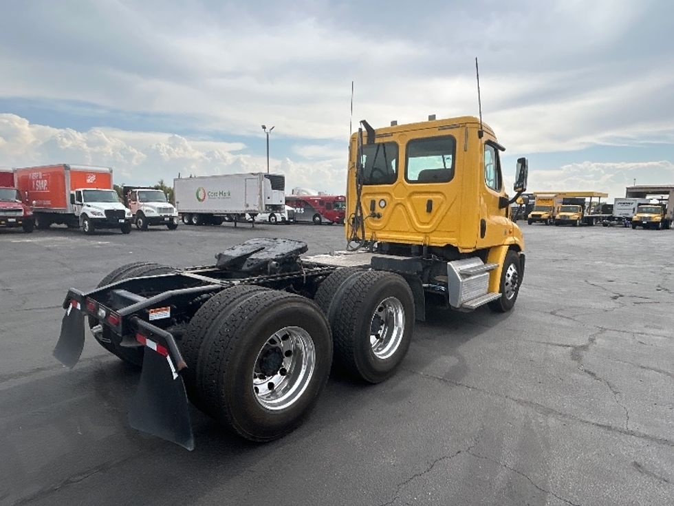 Day Cab Tractor-Heavy Duty Tractors-Freightliner-2019-Cascadia 11364ST-Fresno-CA-241,965\n\t\tmiles-$ 46,750 - Image 7