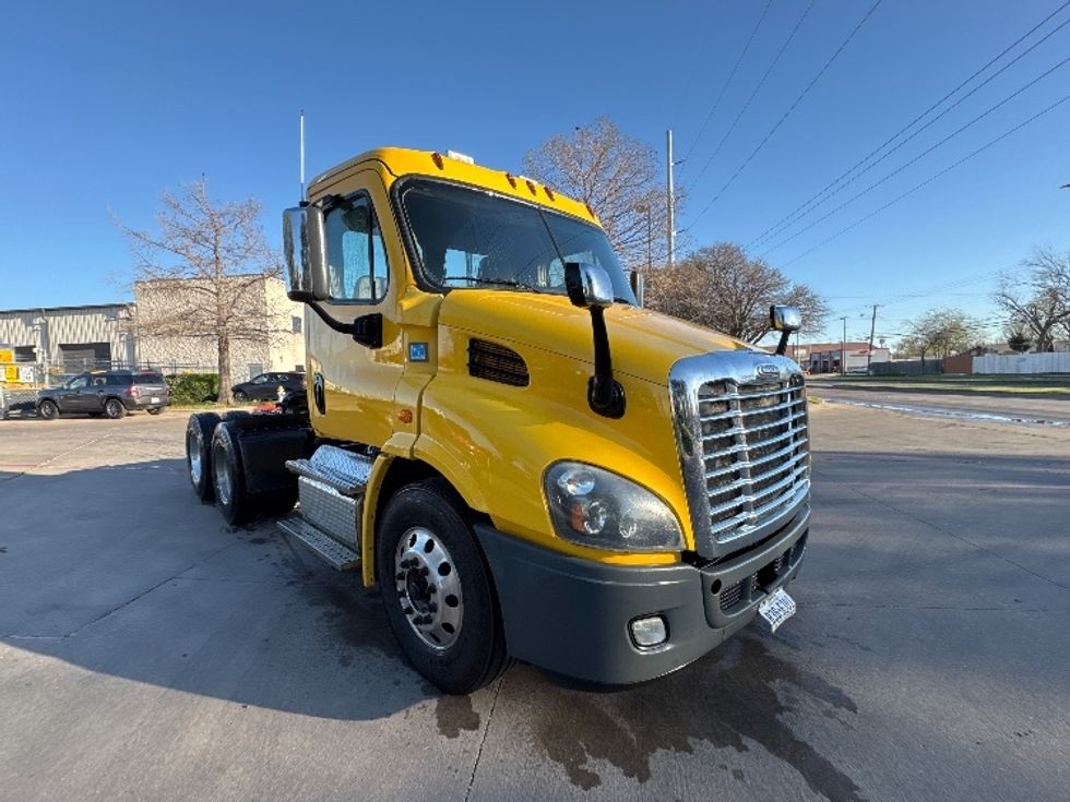 Day Cab Tractor-Heavy Duty Tractors-Freightliner-2019-Cascadia 11364ST-Garland-TX-482,162\n\t\tmiles-$ 33,500 - Image 1