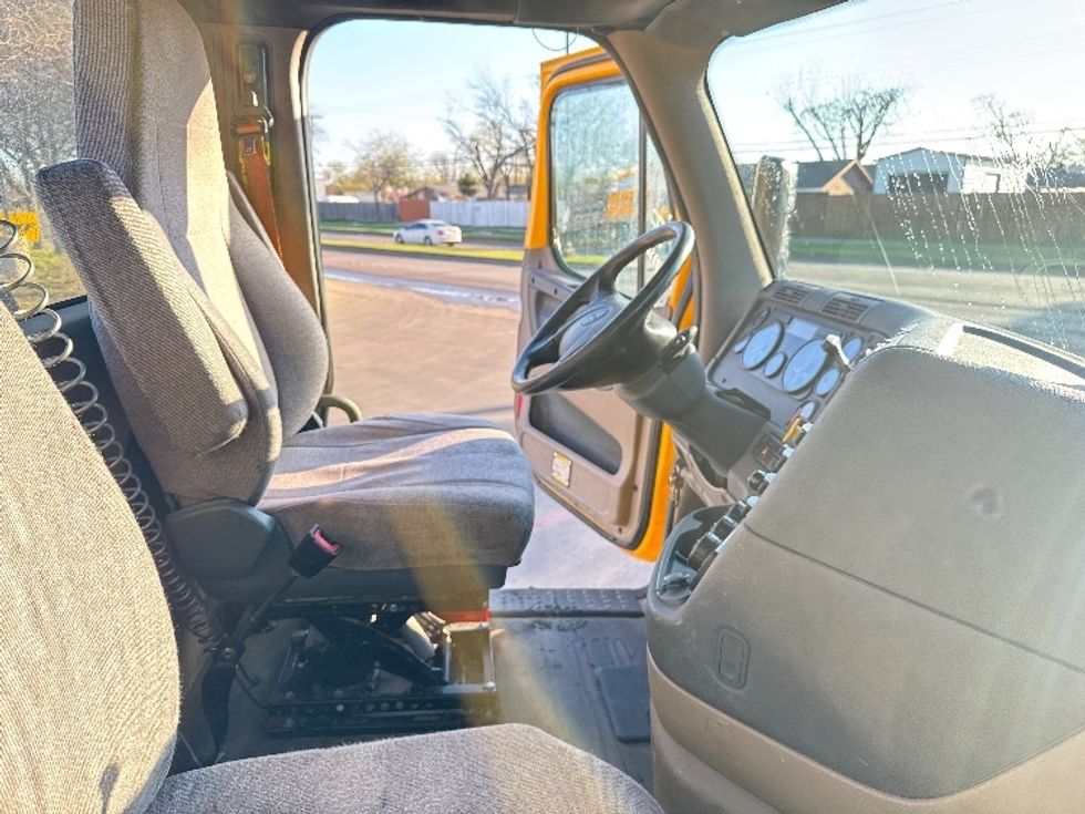 Day Cab Tractor-Heavy Duty Tractors-Freightliner-2019-Cascadia 11364ST-Garland-TX-482,162\n\t\tmiles-$ 33,500 - Image 14