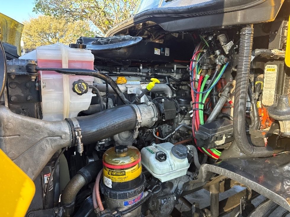 Day Cab Tractor-Heavy Duty Tractors-Freightliner-2019-Cascadia 11364ST-Garland-TX-482,162\n\t\tmiles-$ 33,500 - Image 16