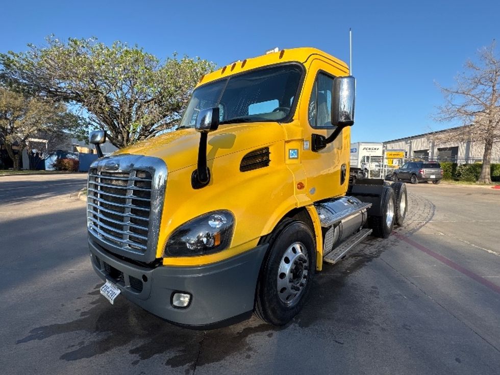Day Cab Tractor-Heavy Duty Tractors-Freightliner-2019-Cascadia 11364ST-Garland-TX-482,162\n\t\tmiles-$ 33,500 - Image 3