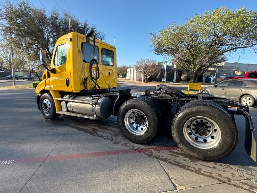 Day Cab Tractor-Heavy Duty Tractors-Freightliner-2019-Cascadia 11364ST-Garland-TX-482,162\n\t\tmiles-$ 33,500 - Image 5