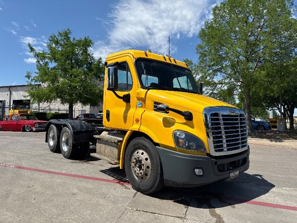 Day Cab Tractor-Heavy Duty Tractors-Freightliner-2019-Cascadia 11364ST-Garland-TX-686,593\n\t\tmiles-$ 25,250 - Image 1