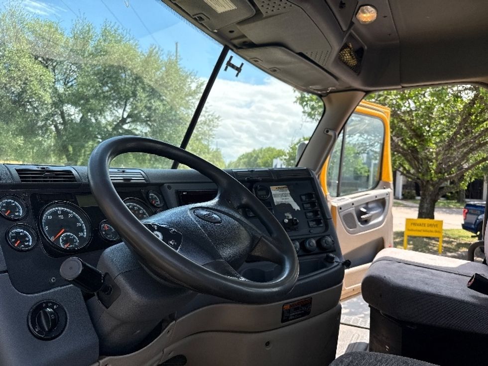 Day Cab Tractor-Heavy Duty Tractors-Freightliner-2019-Cascadia 11364ST-Garland-TX-686,593\n\t\tmiles-$ 25,250 - Image 10