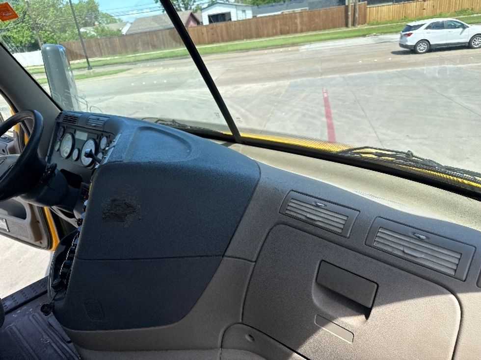 Day Cab Tractor-Heavy Duty Tractors-Freightliner-2019-Cascadia 11364ST-Garland-TX-686,593\n\t\tmiles-$ 25,250 - Image 13