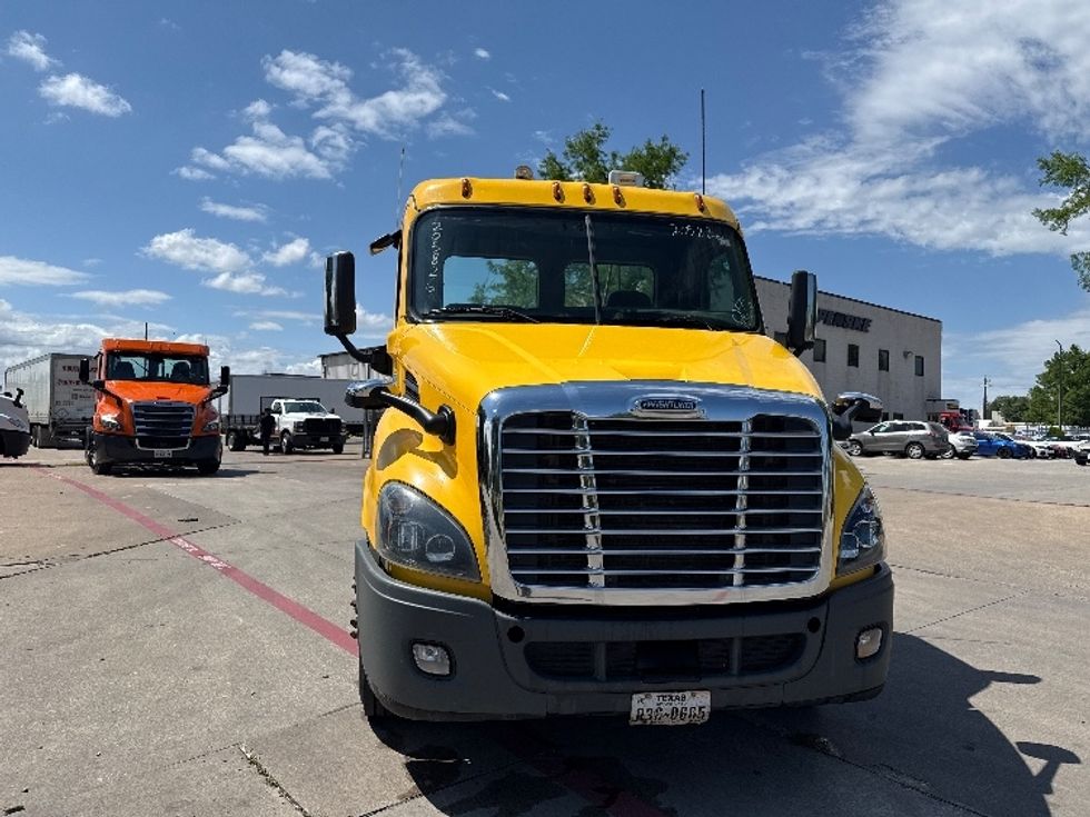 Day Cab Tractor-Heavy Duty Tractors-Freightliner-2019-Cascadia 11364ST-Garland-TX-686,593\n\t\tmiles-$ 25,250 - Image 2