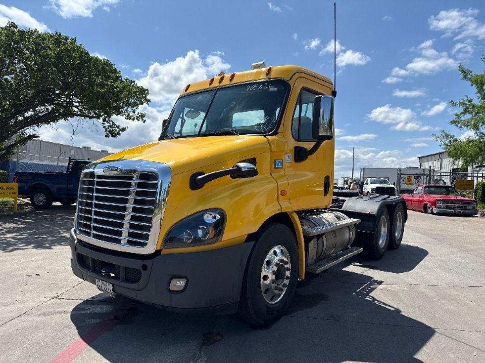 Day Cab Tractor-Heavy Duty Tractors-Freightliner-2019-Cascadia 11364ST-Garland-TX-686,593\n\t\tmiles-$ 25,250 - Image 3