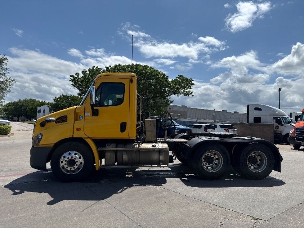 Day Cab Tractor-Heavy Duty Tractors-Freightliner-2019-Cascadia 11364ST-Garland-TX-686,593\n\t\tmiles-$ 25,250 - Image 4