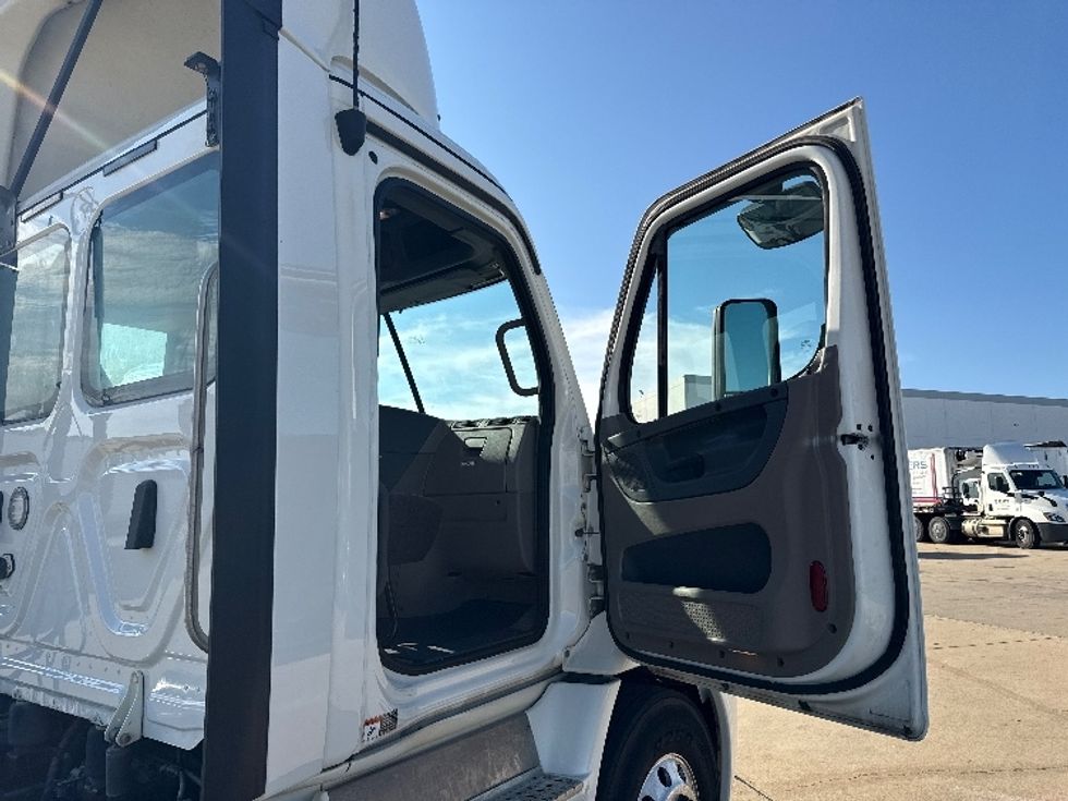 Day Cab Tractor-Heavy Duty Tractors-Freightliner-2019-Cascadia 11364ST-Grand Prairie-TX-48,019\n\t\tmiles-$ 54,500 - Image 12