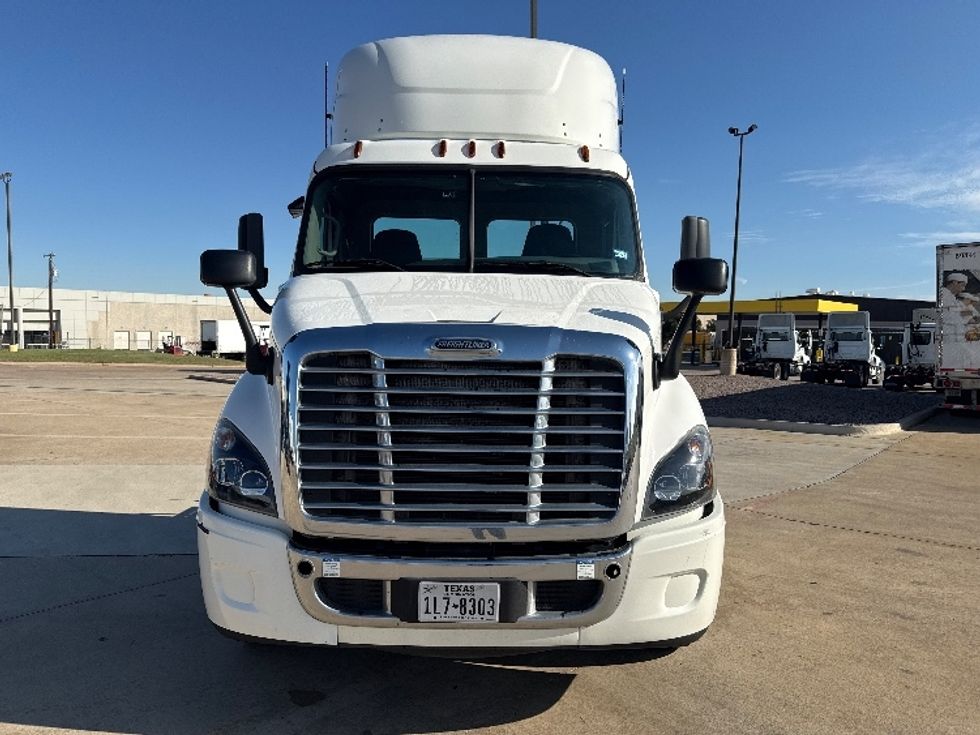 Day Cab Tractor-Heavy Duty Tractors-Freightliner-2019-Cascadia 11364ST-Grand Prairie-TX-48,019\n\t\tmiles-$ 54,500 - Image 2