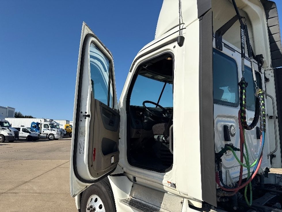 Day Cab Tractor-Heavy Duty Tractors-Freightliner-2019-Cascadia 11364ST-Grand Prairie-TX-48,019\n\t\tmiles-$ 54,500 - Image 9