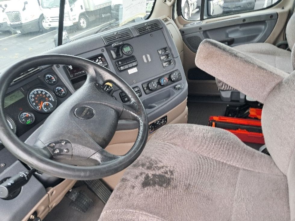 Day Cab Tractor-Heavy Duty Tractors-Freightliner-2019-Cascadia 11364ST-Greensboro-NC-315,984\n\t\tmiles-$ 41,250 - Image 10