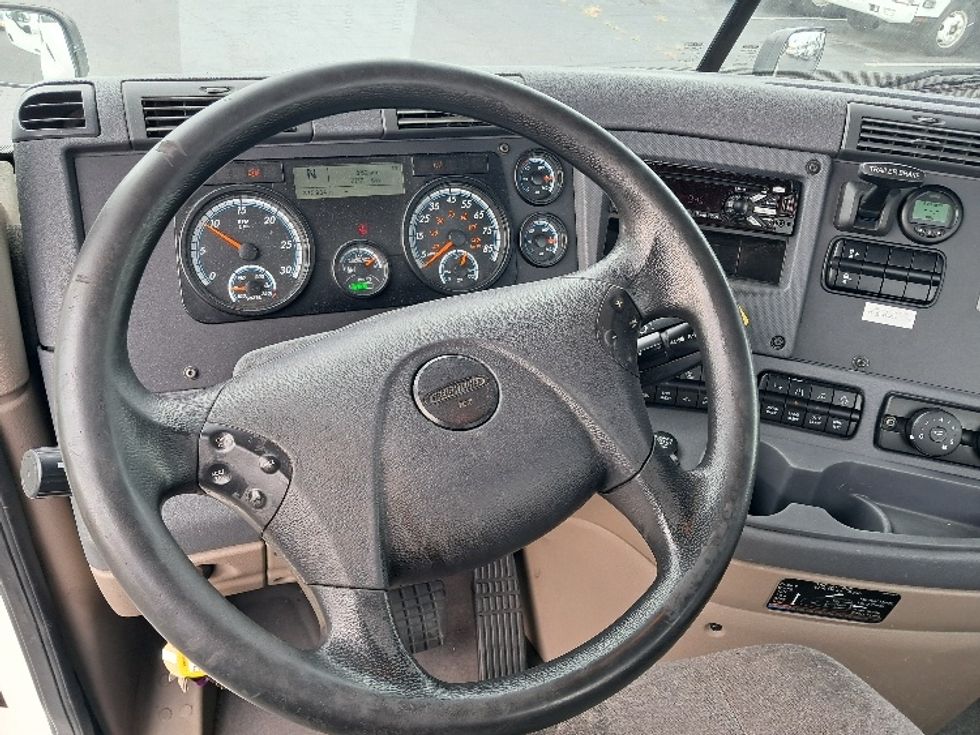 Day Cab Tractor-Heavy Duty Tractors-Freightliner-2019-Cascadia 11364ST-Greensboro-NC-315,984\n\t\tmiles-$ 41,250 - Image 11