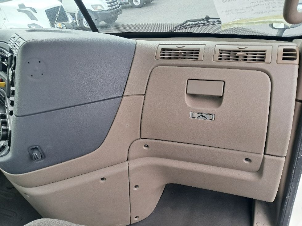 Day Cab Tractor-Heavy Duty Tractors-Freightliner-2019-Cascadia 11364ST-Greensboro-NC-315,984\n\t\tmiles-$ 41,250 - Image 13