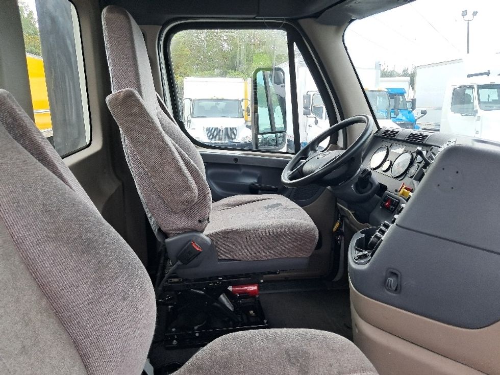 Day Cab Tractor-Heavy Duty Tractors-Freightliner-2019-Cascadia 11364ST-Greensboro-NC-315,984\n\t\tmiles-$ 41,250 - Image 14