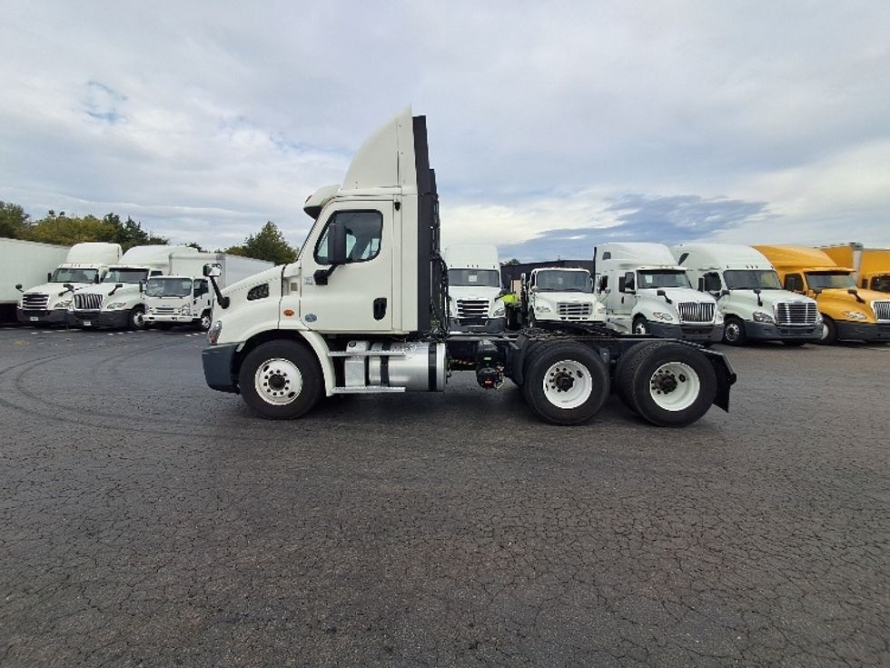 Day Cab Tractor-Heavy Duty Tractors-Freightliner-2019-Cascadia 11364ST-Greensboro-NC-315,984\n\t\tmiles-$ 41,250 - Image 4